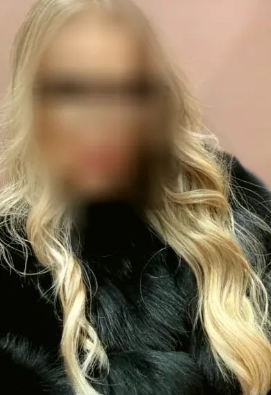 Anna, 32