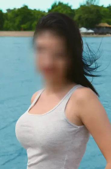 Christina, 32