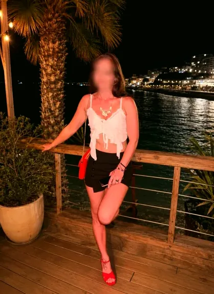 Ella, 34
