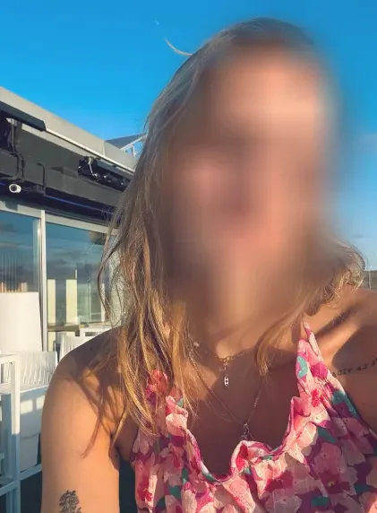 Julie, 29