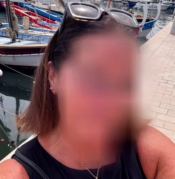 Sofia, 32